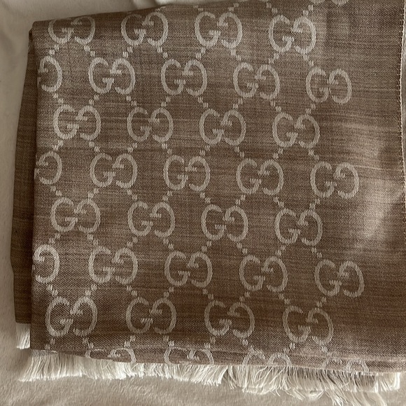 Never use in brand new condition Gucci Scarf - Picture 2 of 4